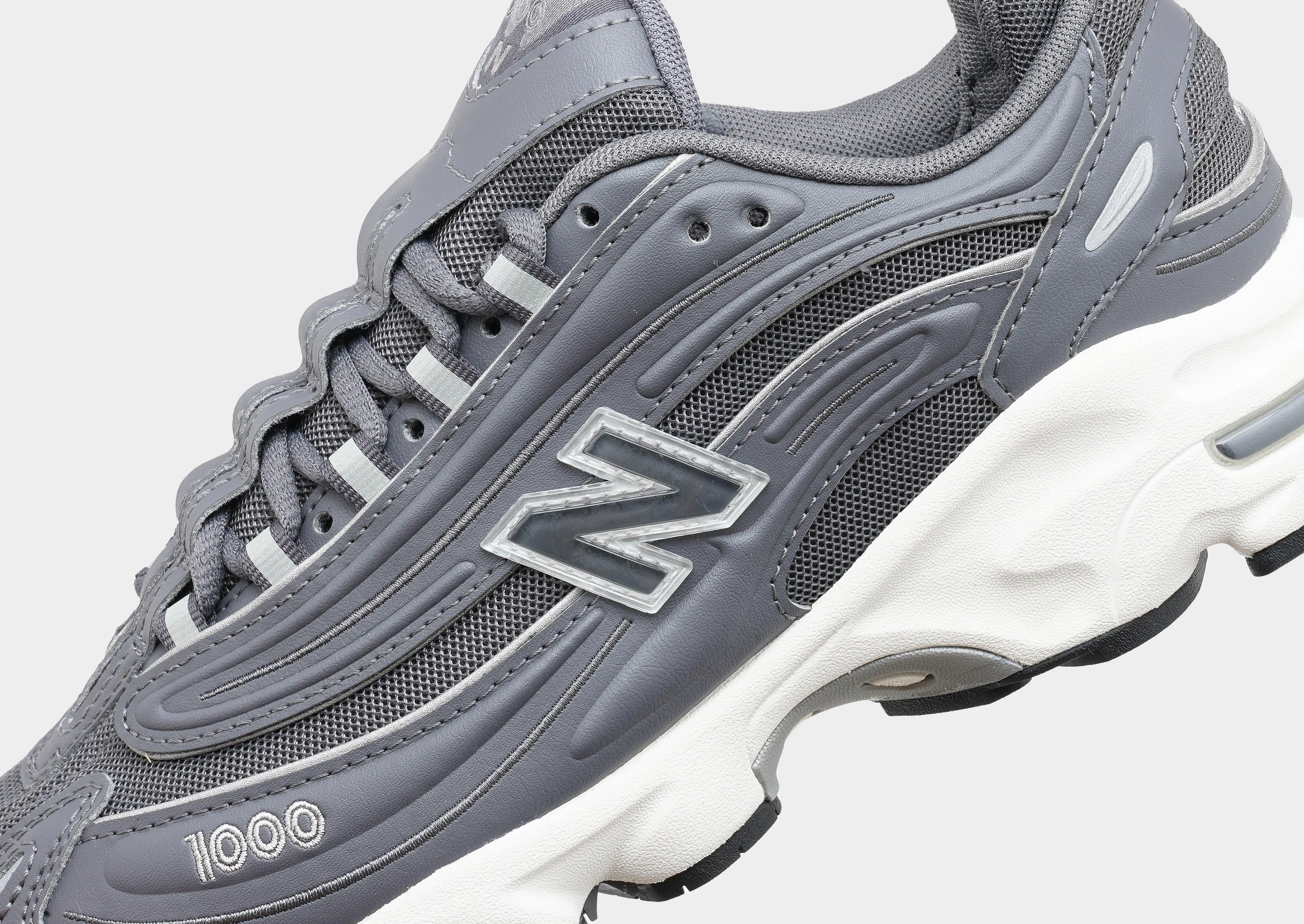 1000 New Balance Blue 2002r