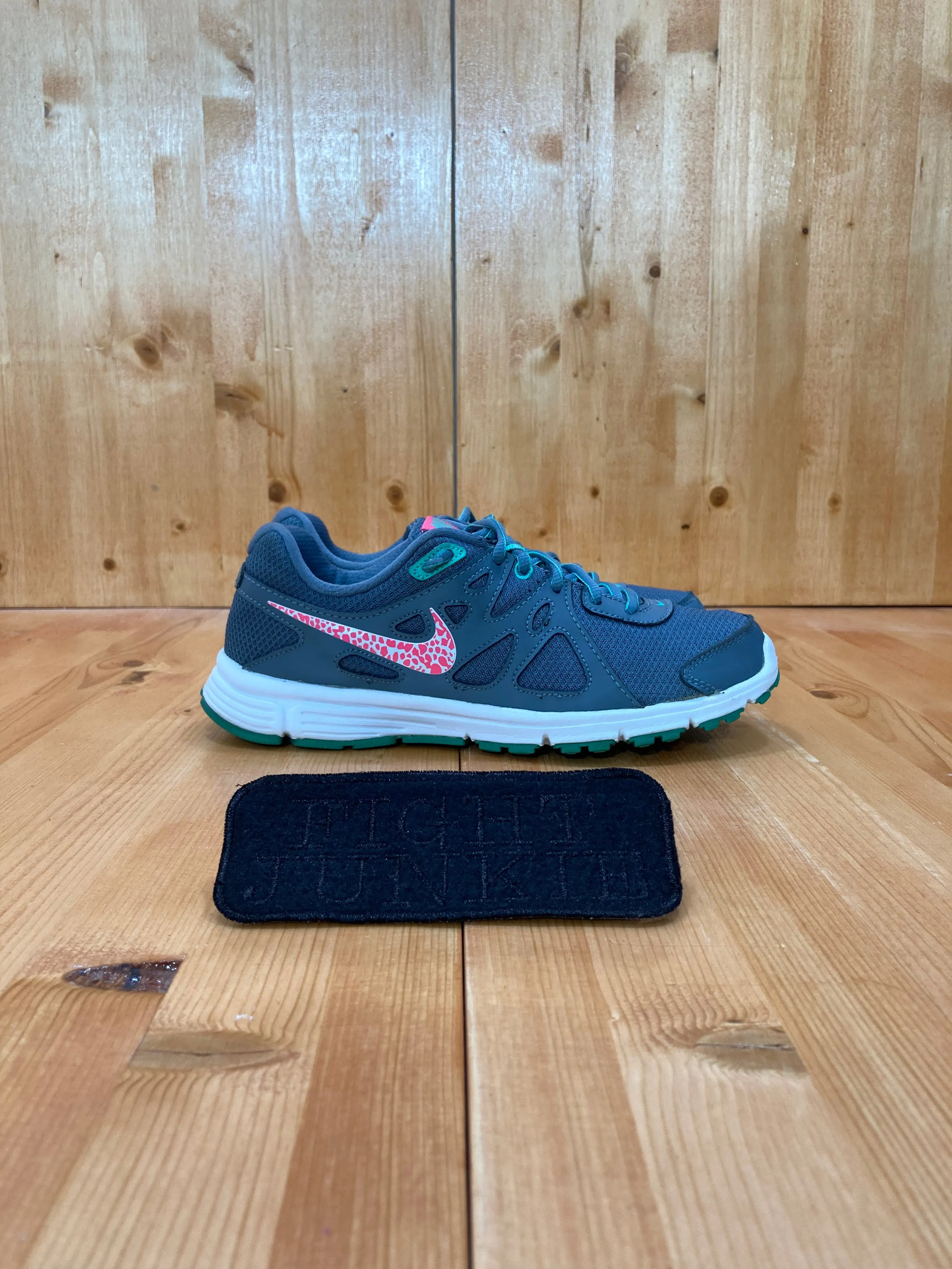 Asics Shoes Nursing NIKE REVOLUTION 2 Women's Size 7 Shoes Sneakers Graphite Gray 554900-409