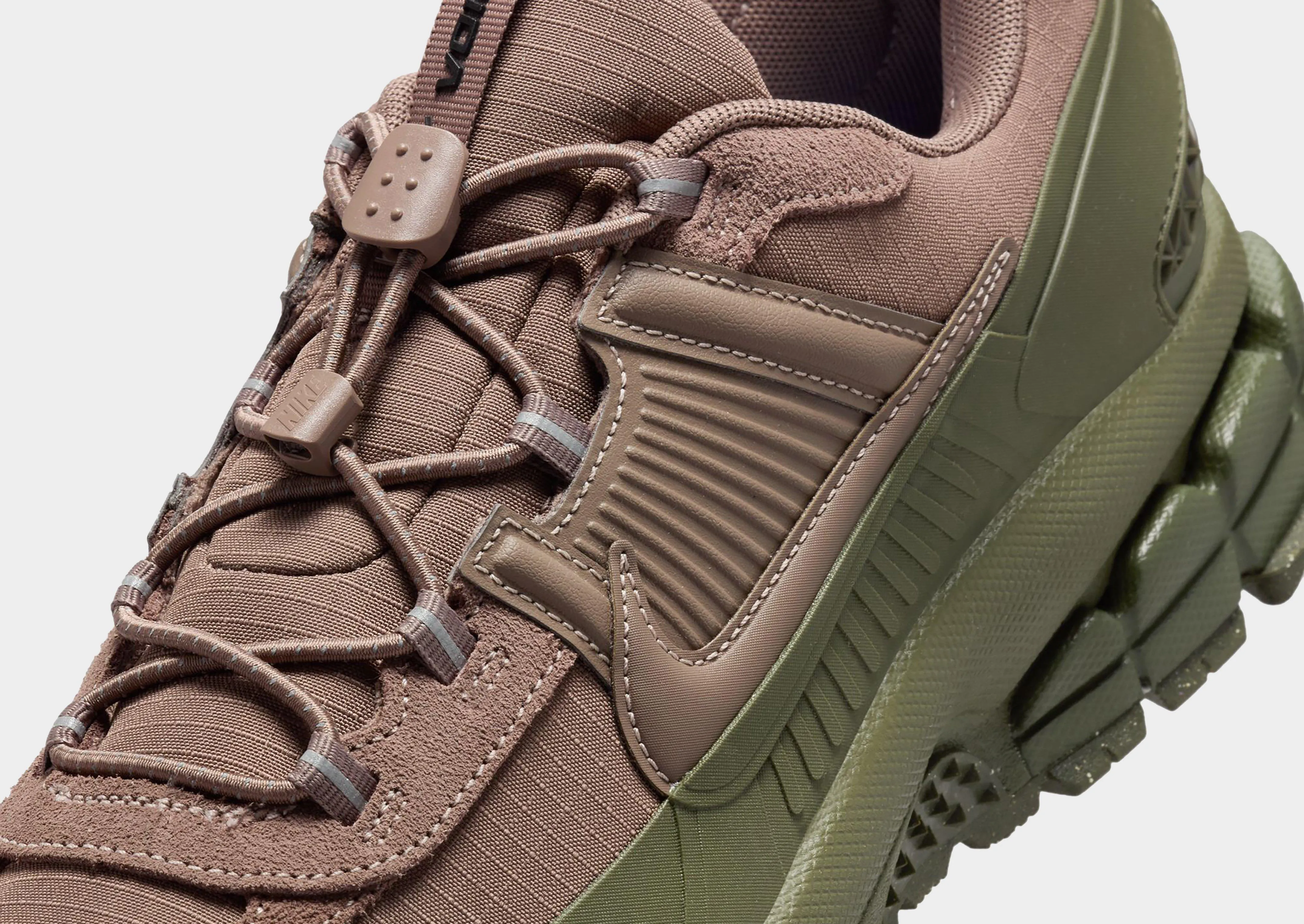 Zoom Vomero Roam Asics Flat Bottom Shoes