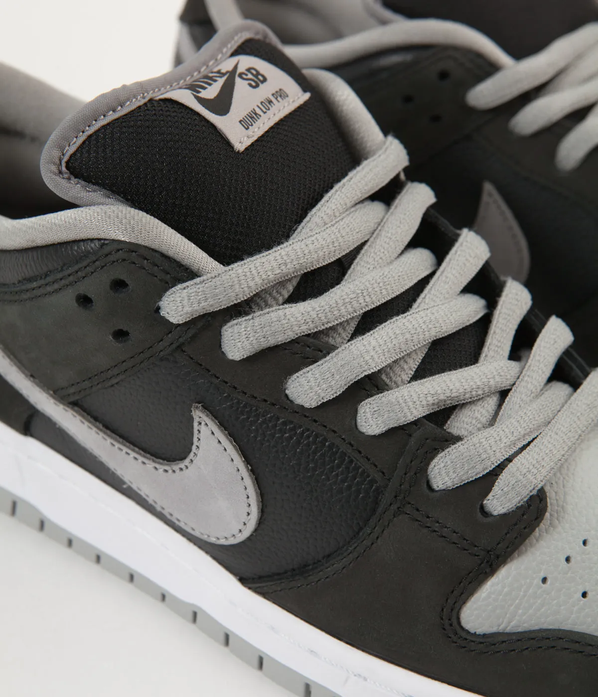 Asics Gel-excite 10 Running Shoes Nike SB Dunk Low Pro Shoes - Black / Medium Grey - Black - White