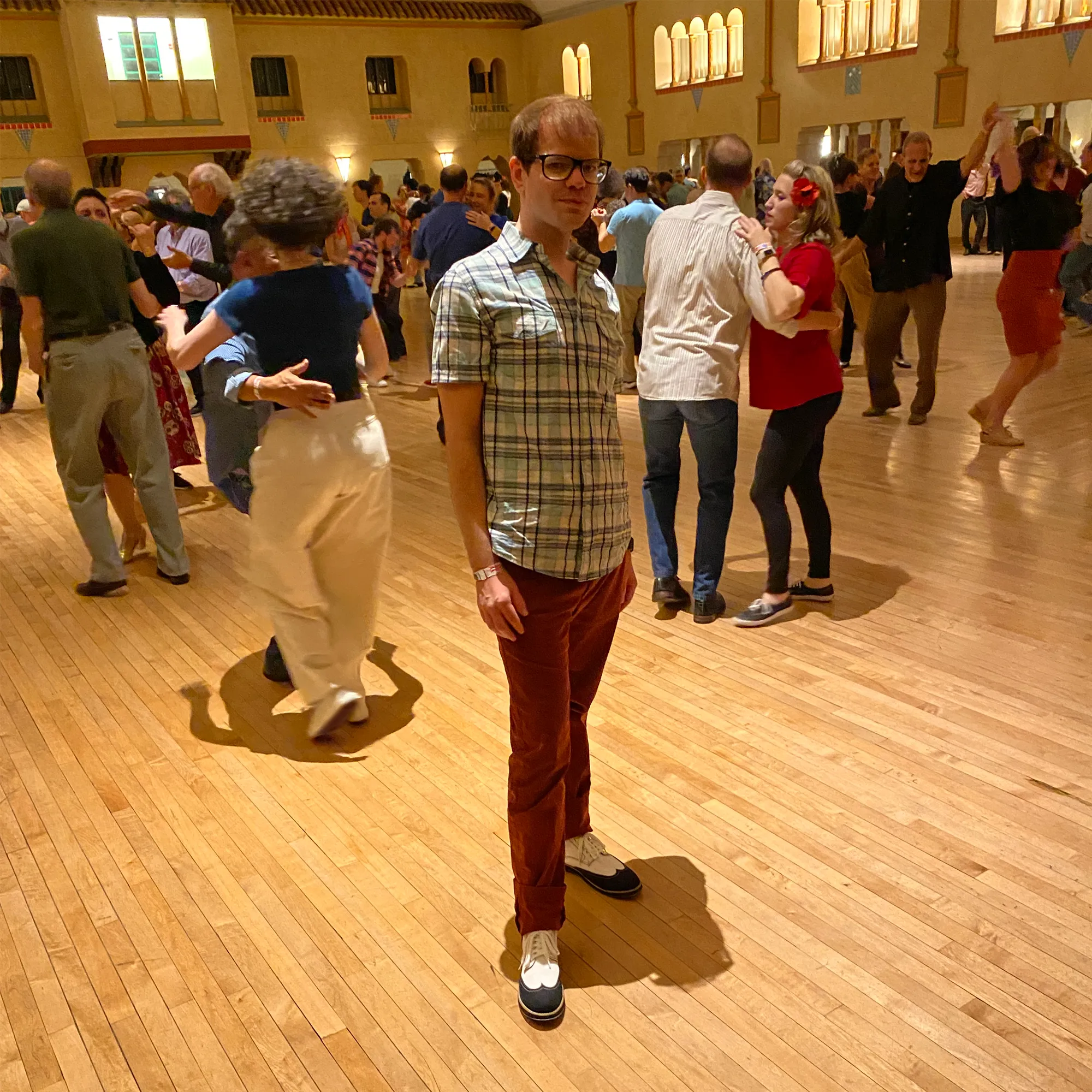 Aris Allen Men's Black and White Canvas Wingtip Feather Light Dance Shoes Mems Slippers