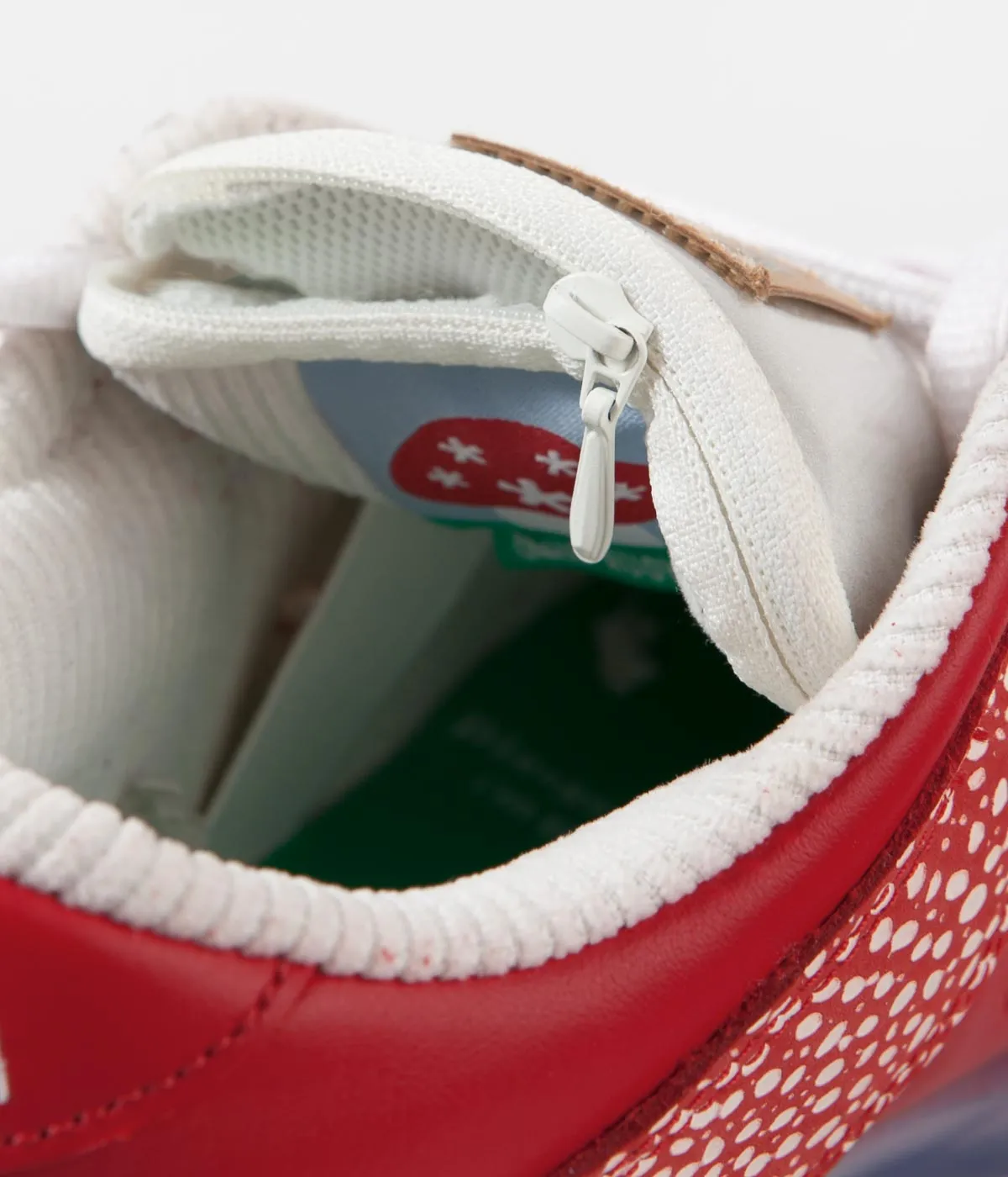 Asics Ex89 Sportstyle Shoes Nike SB x Stingwater Dunk Low OG Shoes - Chile Red / Clear - White - Sail