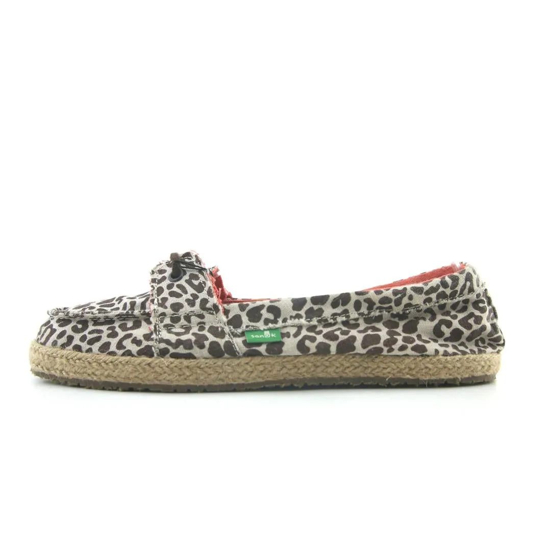 Casual Latest Shoes SANUK  .