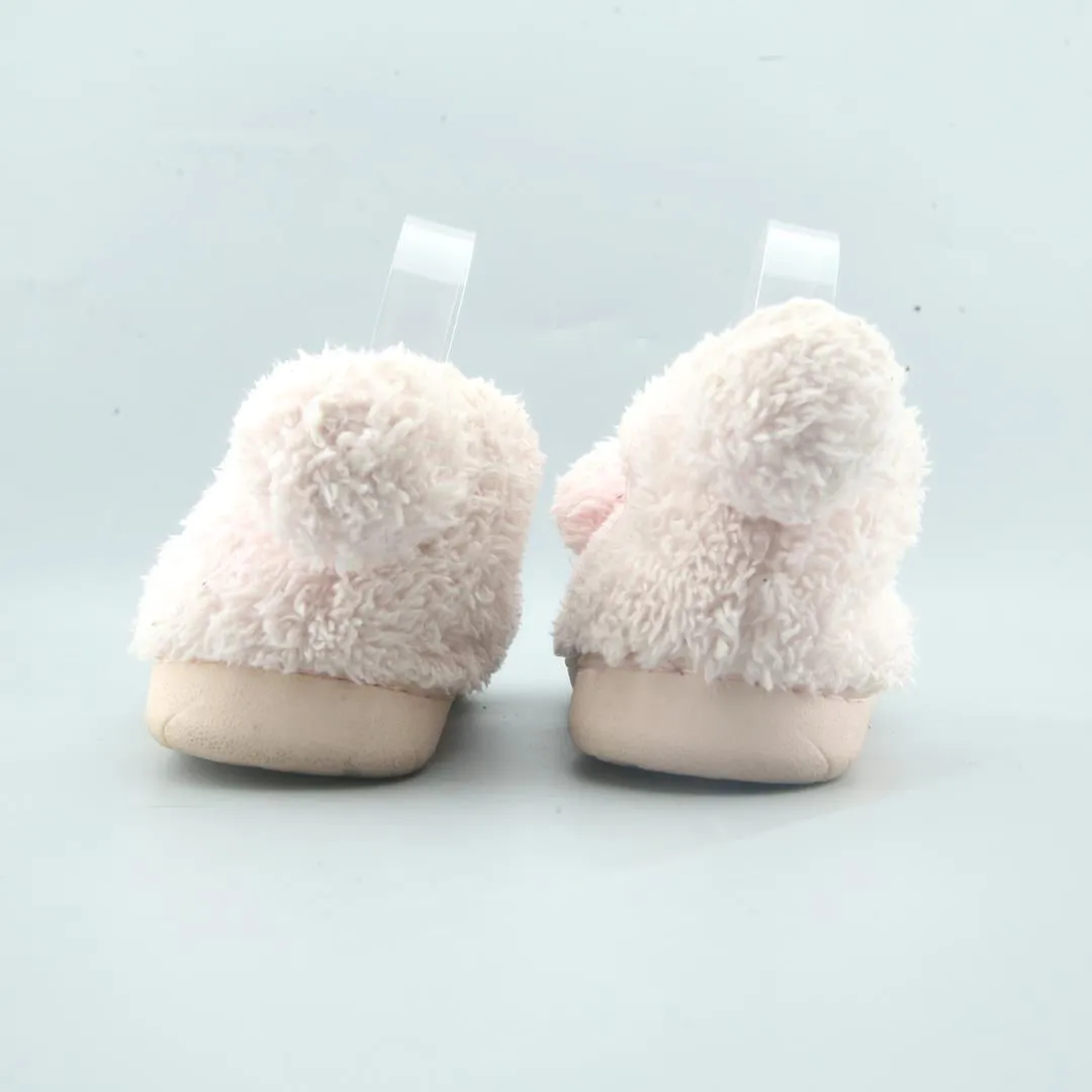 GARA TIA . Dress Pants With Casual Shoes