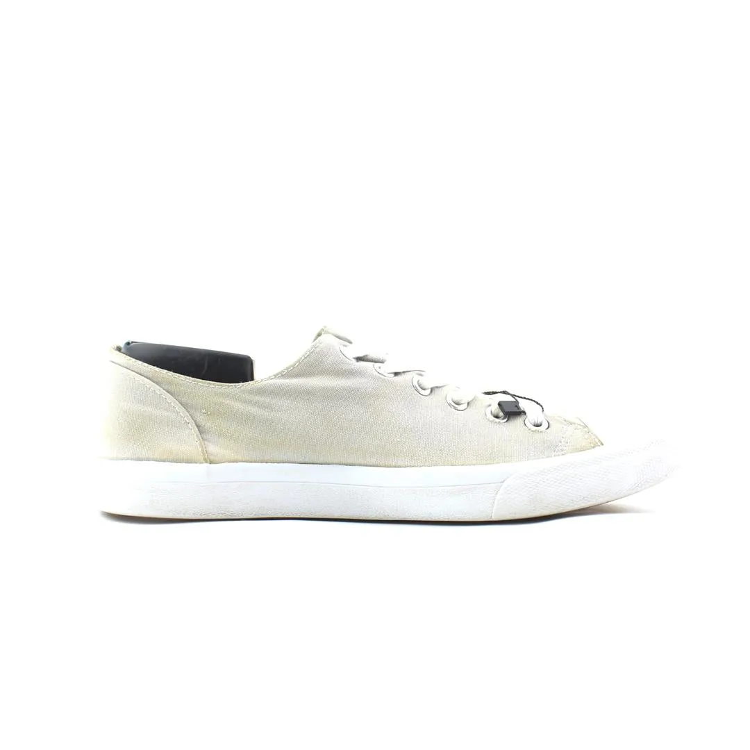 MOSSIMO SUPPLY CO . Lace Casual Shoe