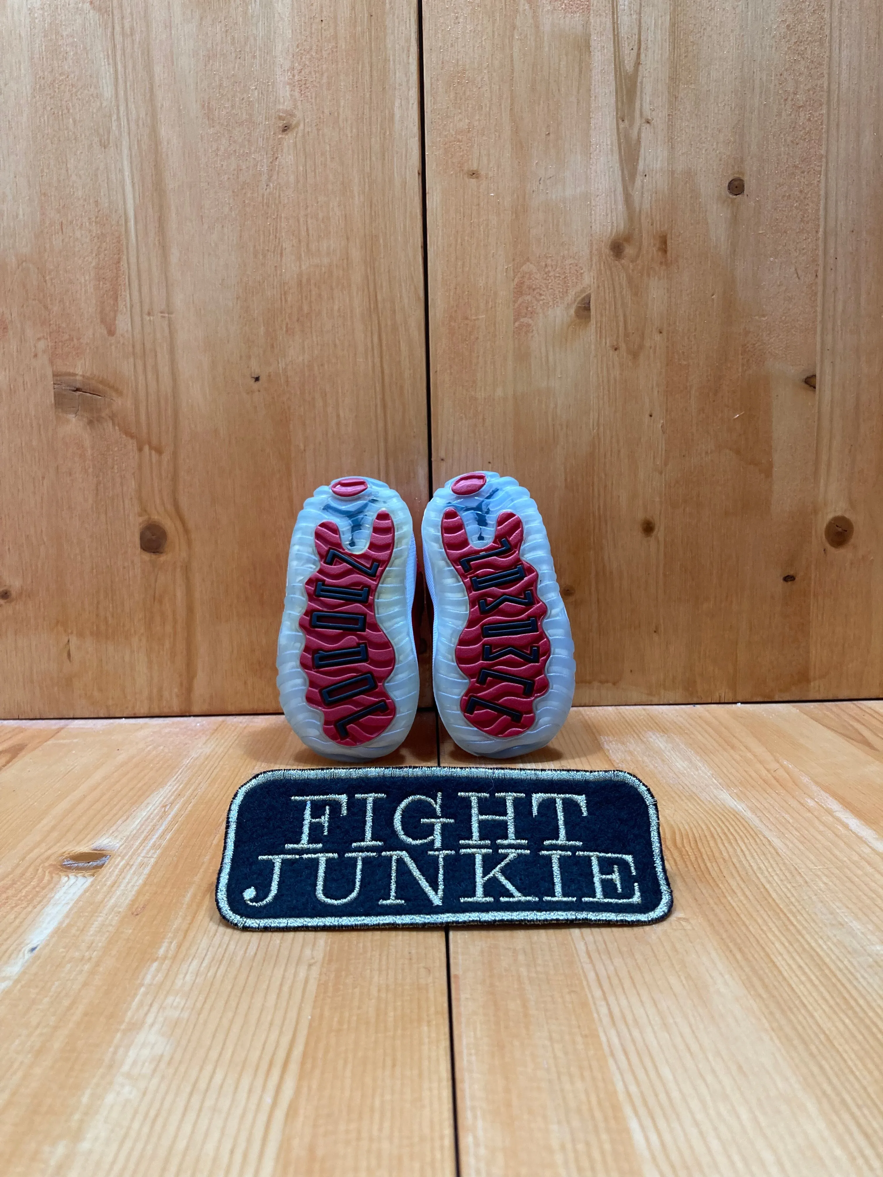 NIKE AIR JORDAN 11 RETRO WIN LIKE 96 Baby Size 4C Shoes Sneakers Red White 378040-623 Asics Gel Venture 5 Running Shoe