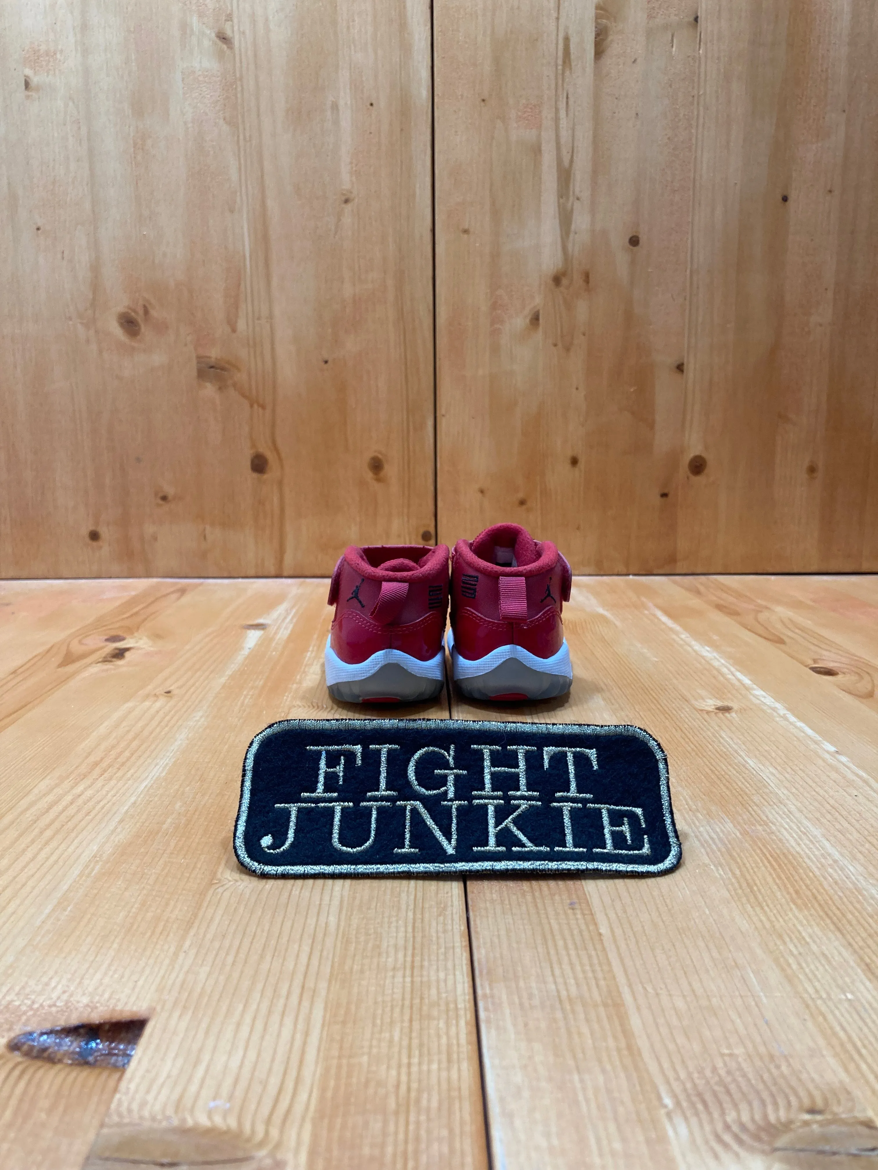 NIKE AIR JORDAN 11 RETRO WIN LIKE 96 Baby Size 4C Shoes Sneakers Red White 378040-623 Asics Gt-2000 14 Running Shoe