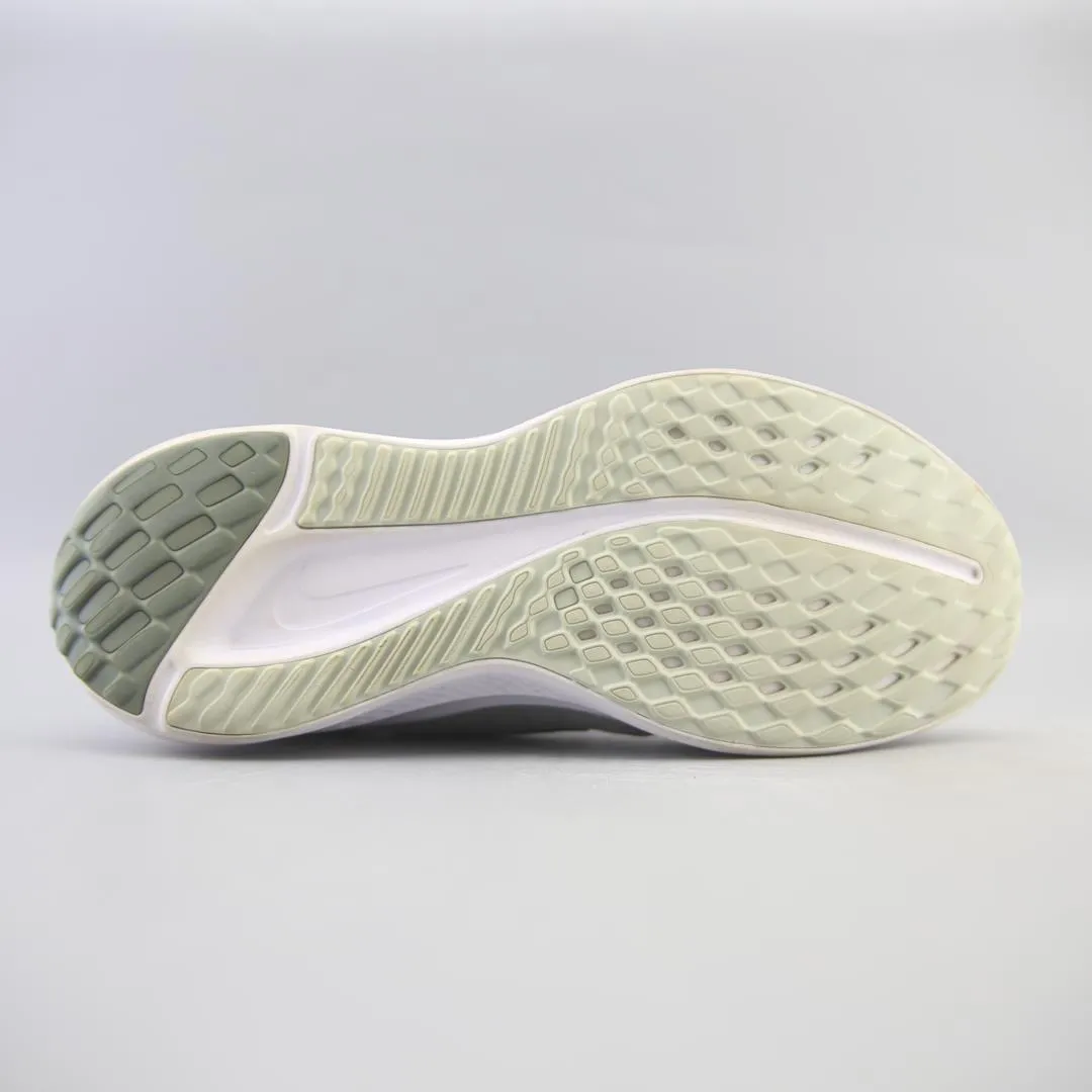 NIKE  QUEST 5 Orthotics And Running Shoes