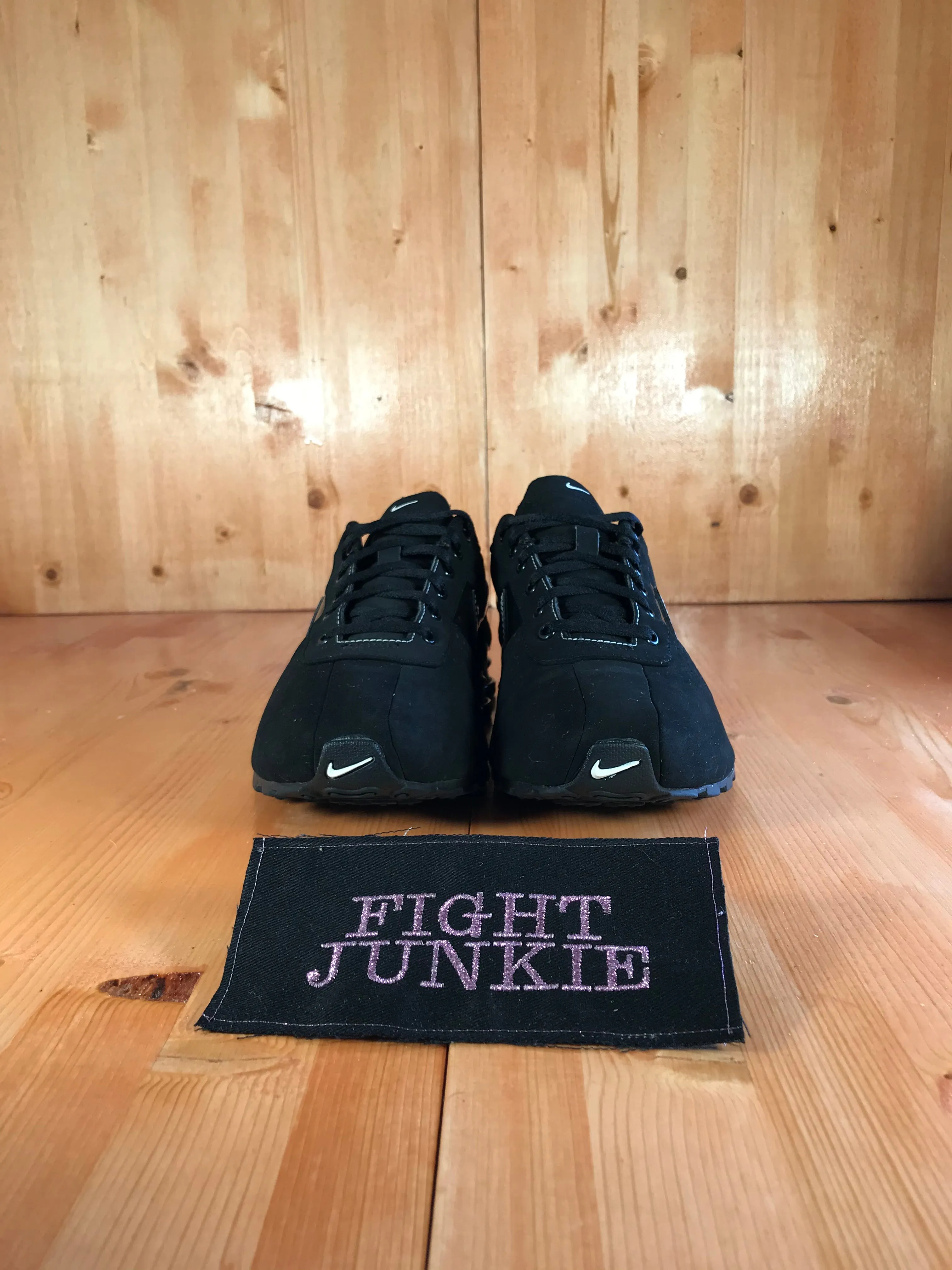 NIKE SHOX DELIVER Youth Size 5.5Y Suede Black On Black Shoes Sneakers Haikyuu Asics Shoes
