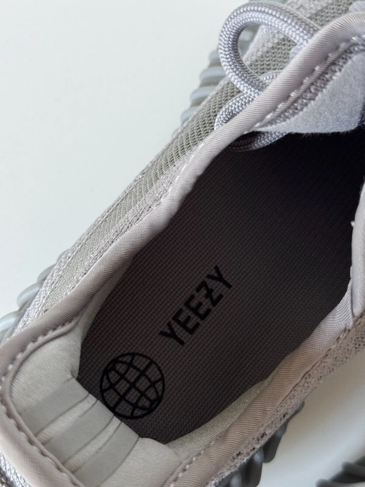 NIB Yeezy Boost 350 V2 Mens Low Top Sneakers Gray 7 US  (40 Eu) Made by Adidas Adidas Warranty Shoes