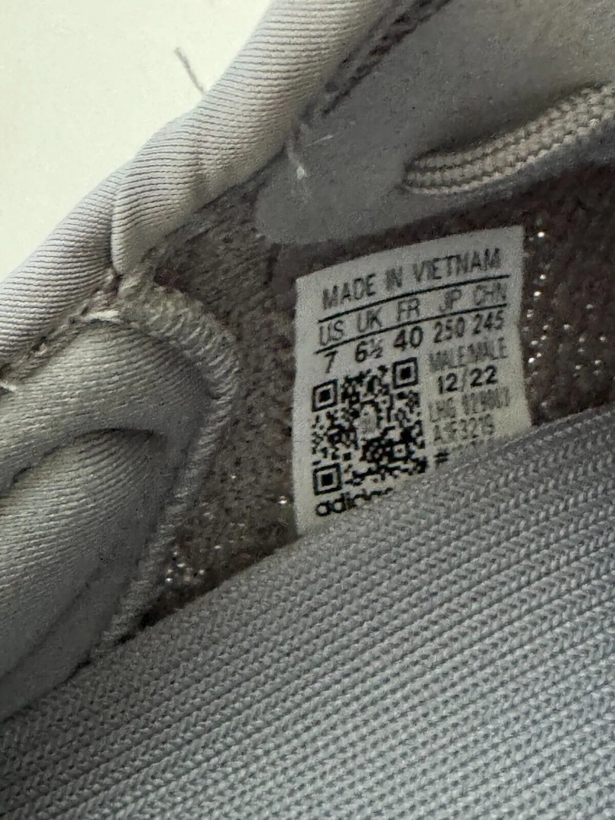 Adidas Nmd R1 Shoes NIB Yeezy Boost 350 V2 Mens Low Top Sneakers Gray 7 US  (40 Eu) Made by Adidas