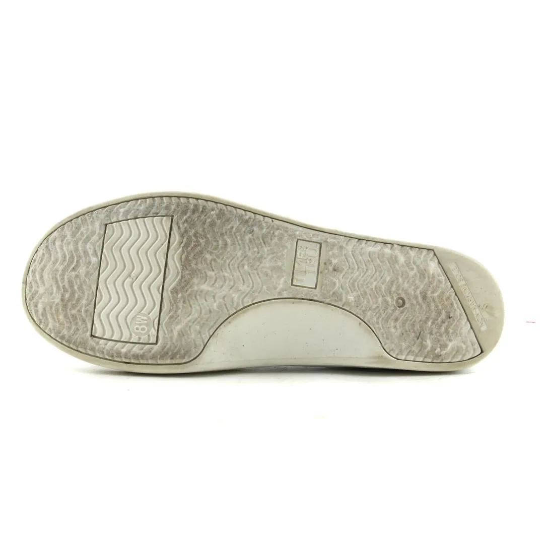 TIME AND TRU . Casual Shoes On